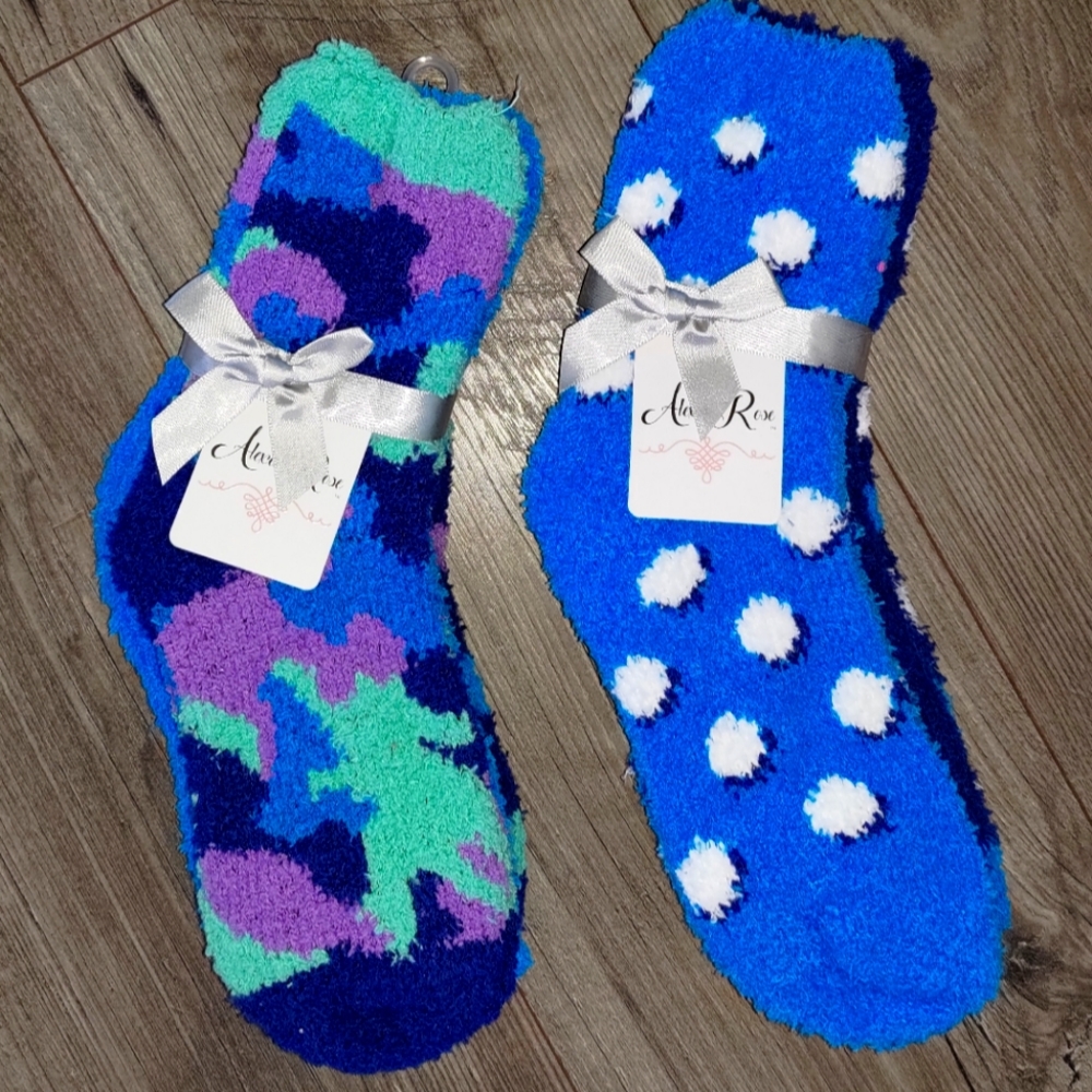 Lot of women fuzzy socks 6 pairs